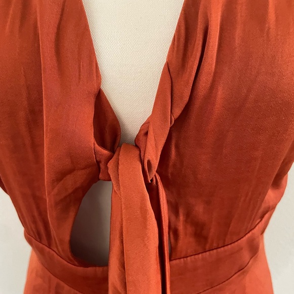 Francesca's rust-orange satin flutter sleeve high-low midi dress front tie knot - Picture 5 of 12